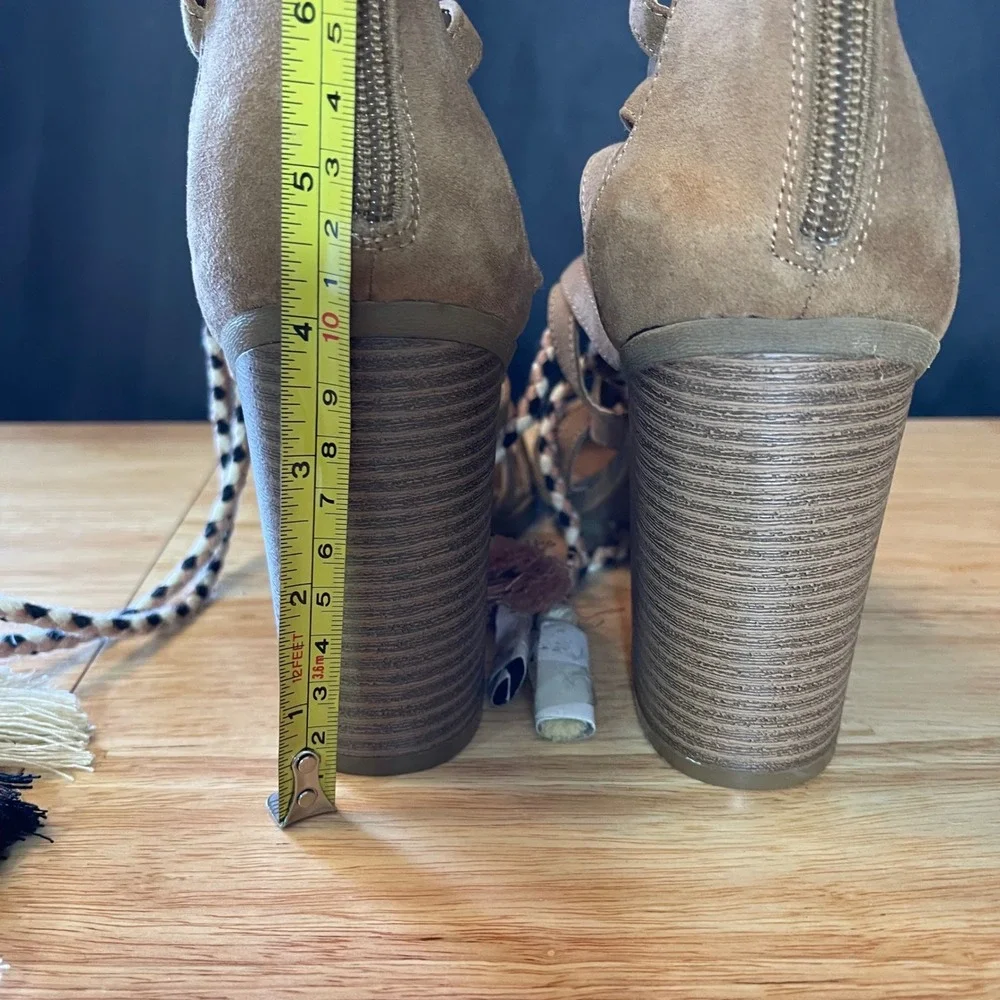 NEW Indigo Rd Womens Tan Faux Suede Gladiator Block Heel Tassel Sandals Size 11M